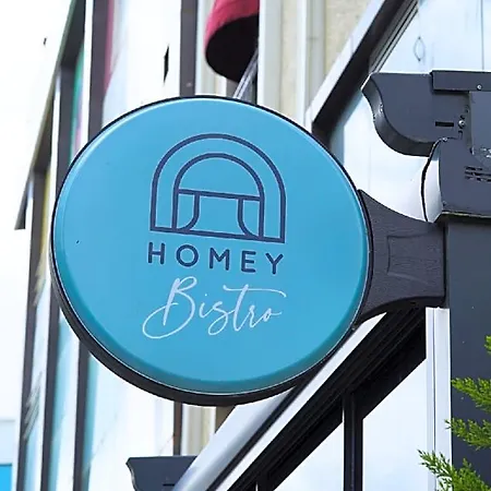 Homey Airport מלון